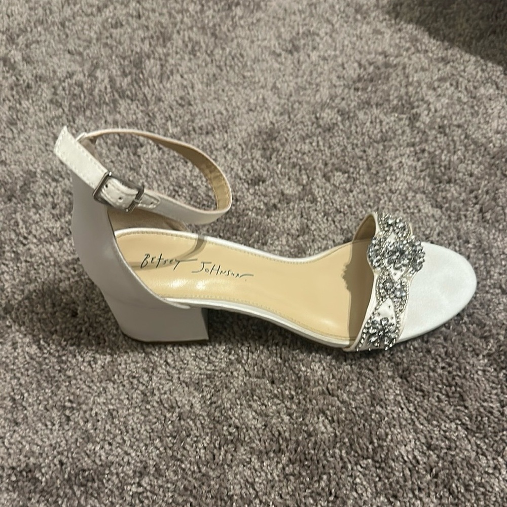 Betsey Johnson White Heeled Sandals - Picture 3 of 9